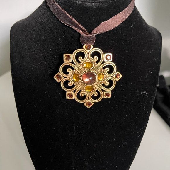 GOLD AND CRYSTALS CHOCKER NWT - Picture 2 of 4